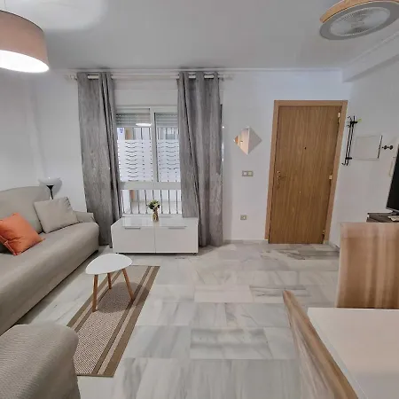 Centrally Located Penthouse With A Pool And Close To Everything A103 شقة *