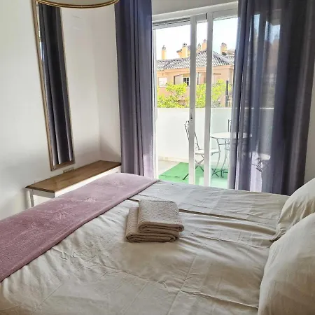 Centrally Located Penthouse With A Pool And Close To Everything A103 فوينخيرولا